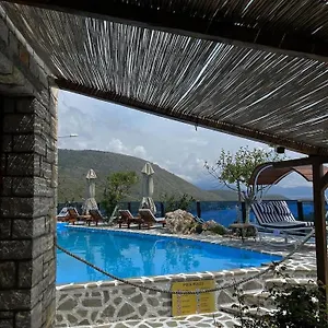  Lodge Palermiti Luxury Albanië